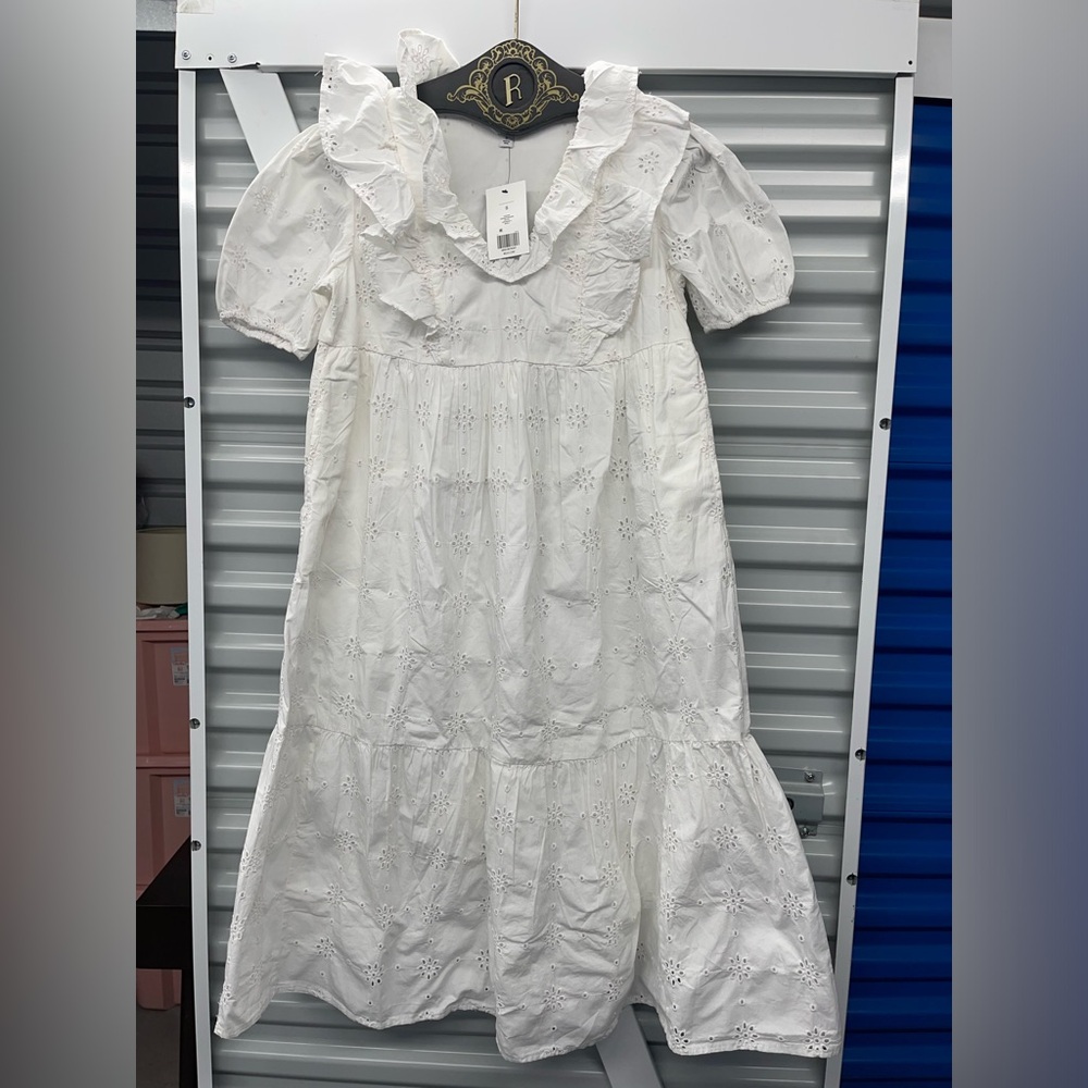 Crown and Ivy long white dress 👗